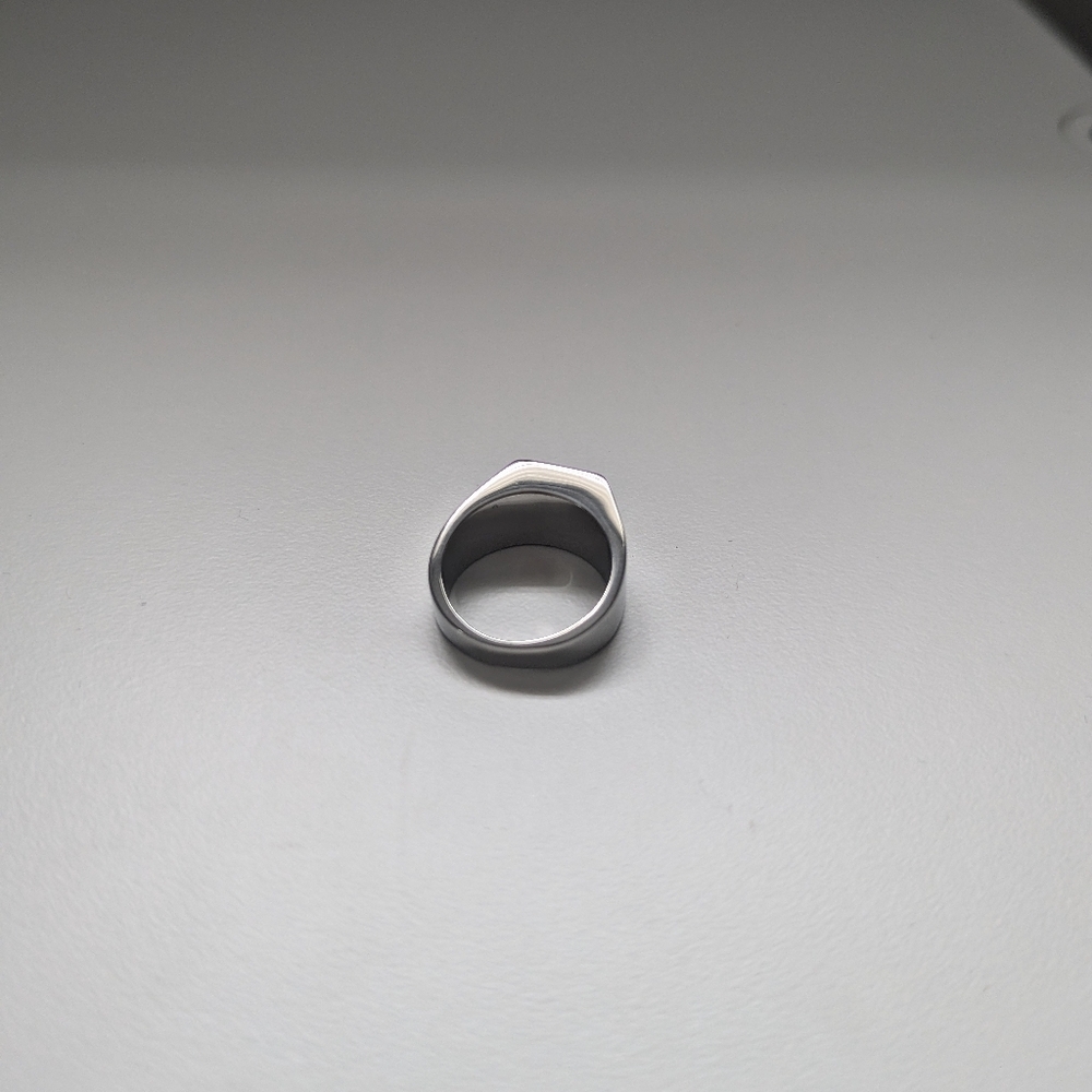 Beautiful Ring - Picture 2 of 2
